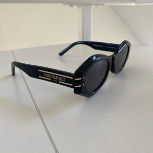 DIOR signature B1U sunglasses